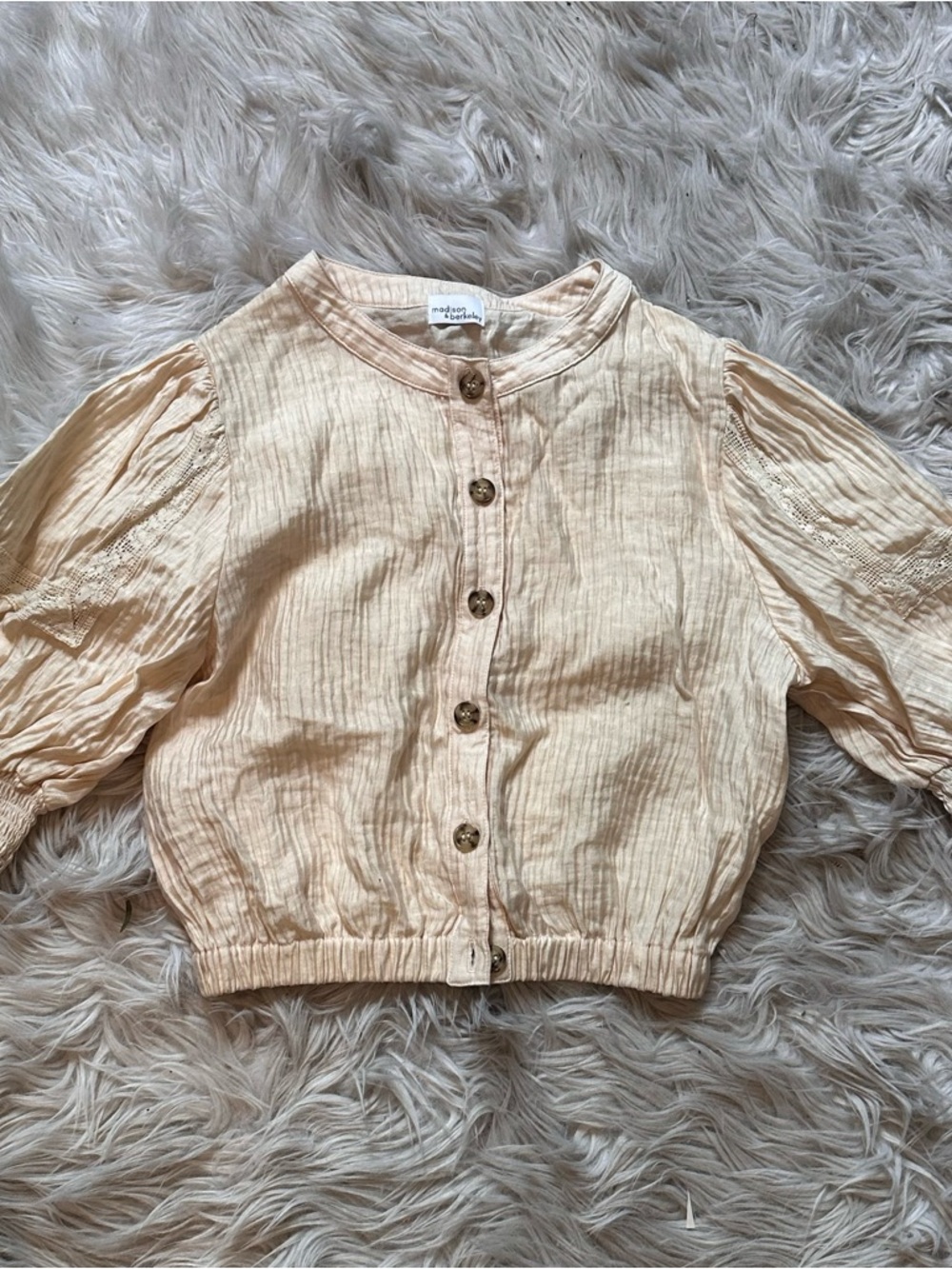 Madison & Berkeley Pale Cream Button-Front women’s ' Top